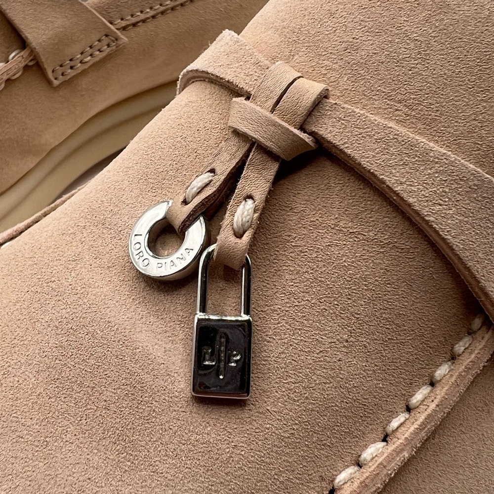 Loro Piana Summer Charms Walk - Picture 3 of 14